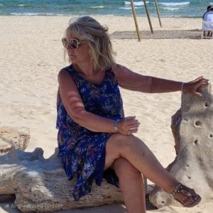 Ms Corrine MacKinnon